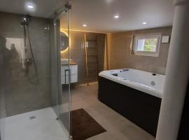 Suite romantique avec spa privatif，位于沙托盖的酒店