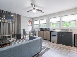 Top Level - Atlanta MBS Apartment with Private Hot Tub