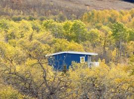 Glacier Mirador-A Fortress overlooking the Rockies Part of the Glacier Ridge Vacation Rentals，位于Babb的酒店