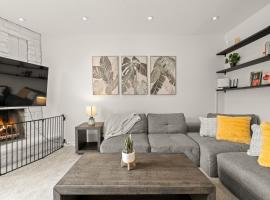 4BR Family Home - Dog-Friendly, Huge Yard, 5 Beds，位于皮克灵的酒店