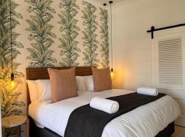The Boutique Suites by Beach Collection Winelands，位于斯特兰德的酒店