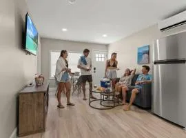 Steps to Beach Fully Renovated Sleeps 6