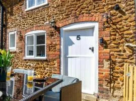 Pinnacle Cottage grade II listed home at the coast