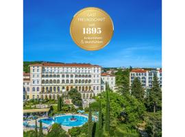 克瓦内尔宫酒店，位于茨里克韦尼察的酒店