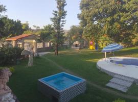 La Victoria Garden Resort & Spa，位于Atotonilco的酒店