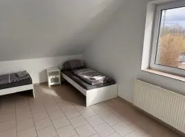 4 Personen I 2 Schlafzimmer I Wohnung Wörrstadt mit Parkplatz