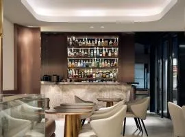 Perpetual Elysée Montaigne