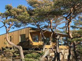 Cabin With View In Vestre Oksrødkilen，位于格尔斯维克的酒店