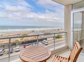 The Bay Luxury Beachfront Apartment，位于泰布尔维尤的酒店