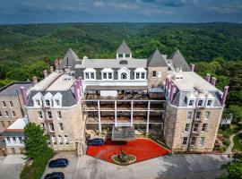 1886年新月酒店及Spa，位于尤里卡斯普林斯的酒店