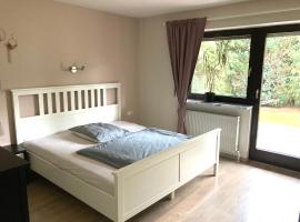 ruhiges Gästezimmer mit King-Size-Bett，位于文德尔施泰因的酒店