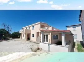Apartmani Maslina Vir