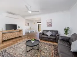 3Bed 2Bath home - Nth Central Reno metres from Hosp w Wifi