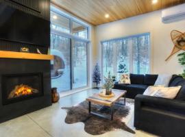 Valhalla Tremblant Cabin Retreat-Your Haven Awaits!，位于La Conception的酒店