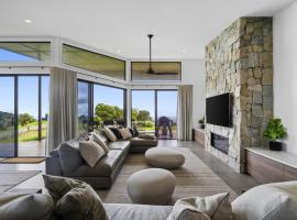 Scenic House with Private Yard & BBQ Area，位于春溪的酒店