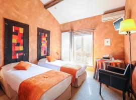 Logis hotels Les Glycines，位于Melle的酒店