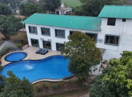 Wonderwood Corbett Resort -1min walk to River with Deep Jungle Trail，位于兰纳加的酒店