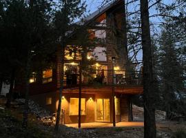 Quiet cabin in the Sacramentos，位于克劳德克罗夫特的酒店