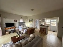 Private spacious studio in Kommetjie close to the beach