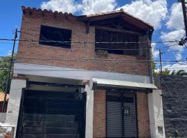 Habitación independiente primera planta，位于Luque的酒店