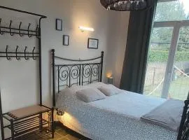 Le tiny de Laly - climatisation -wifi - jardin - airport navette