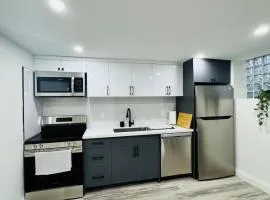 The Urban Executive Suite - Premier Kitchener Loft