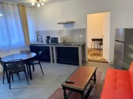 RDC, calme, centre ville, 3 personnes, cour, Solesmes appart 2