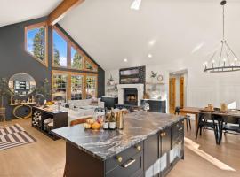 New, Luxury, 1-story, Sleeps 10, SHARC, Hot Tub，位于森赖弗的酒店