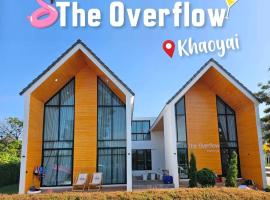 บ้านพูลวิลล่าเขาใหญ่ The Overflow，位于Wangkata的酒店