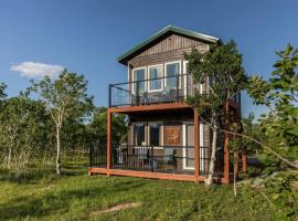 Glacier Quarry-A Villa Surrounded by the Rockies Part of the Glacier Ridge Vacation Rental Collection，位于Babb的酒店