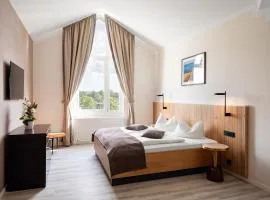 克吕格中庭酒店