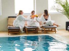 Caprioara Spa&Wellness Resort，位于科瓦斯纳的酒店