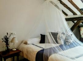 Hostal Refugio De Gredos，位于纳瓦雷东达德格雷多斯的酒店