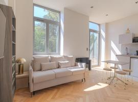 Résidence moderne avec appartements lumineux et rénovés aux portes de Lyon，位于伊居利的酒店