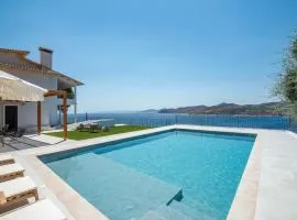 Villa Consta, Tennis, Saltwater Pool & Sea Views by KB Hospitality