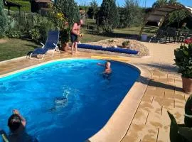 Ferienwohnung Bienwald mit Pool für 4 - 6 Personen mit 3 Schlafzimmern