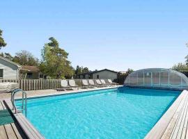 Toftagården, Pool, Terrass, Strand & Restaurang，位于托弗塔的酒店