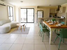Sizable 4BDR Modern Home Denman