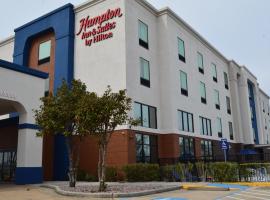 Hampton Inn & Suites by Hilton Tomball Houston NW，位于汤博尔的酒店
