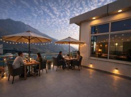 Sitara Premium Hotel Dhakad Gold, Near Lakshman Jhula，位于瑞诗凯诗的酒店