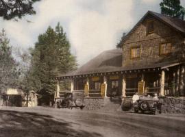 The Historic Arrowhead Lodge，位于Twin Peaks的酒店