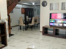 CasaCavite - Your Chill Hideaway and Mini-Resort Just Minutes from all the Tagaytay-Silang-Nuvali Action!，位于锡朗的酒店
