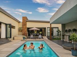 Luxury Villa Rainbow, Eden Rock Estate, Pennington，位于彭宁顿的酒店
