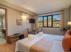 The Pines Hotel，位于库利亚的酒店