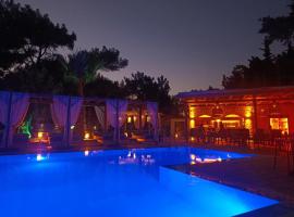 Casa Trees Boutique Hotel，位于依克希亚的酒店