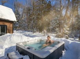 Légendaire Private Hot Tub, Games & Ski，位于Brownsburg的酒店