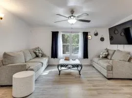 Valrico Retreat w/ Fire Pit ~ 18 Mi to Tampa!