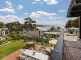 The Soak House- Walk to the beach!