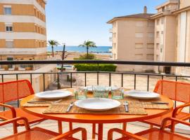 Beachfront apartment with sea views，位于库尼特的酒店