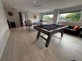 Family Coastal Escape Hot Tub, Cinema & Games Room，位于本莱赫的酒店